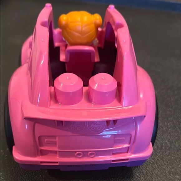 Mega Bloks Pink Toy Car with Smiling Design Doll included - Picture 3 of 7